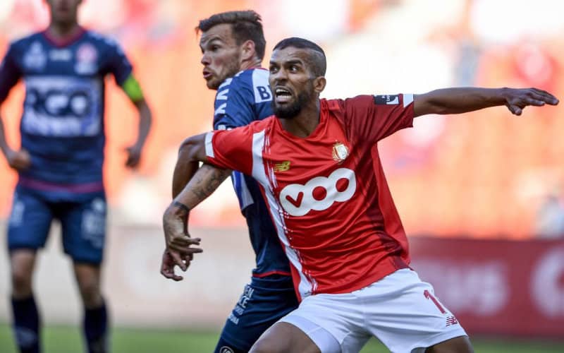 Standard Liège Fans Cheer Mehdi Carcela's Return to Starting Lineup