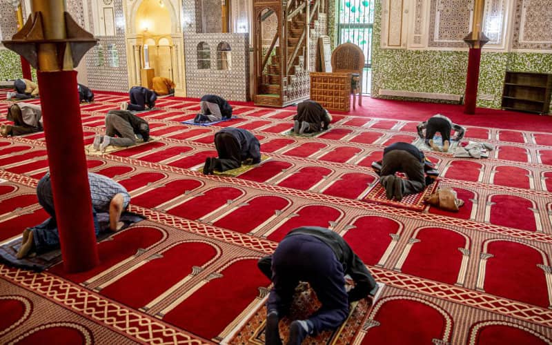 Moroccan Civil Society Petitions King as PJD Accused of Politicizing Mosques Ahead of Elections