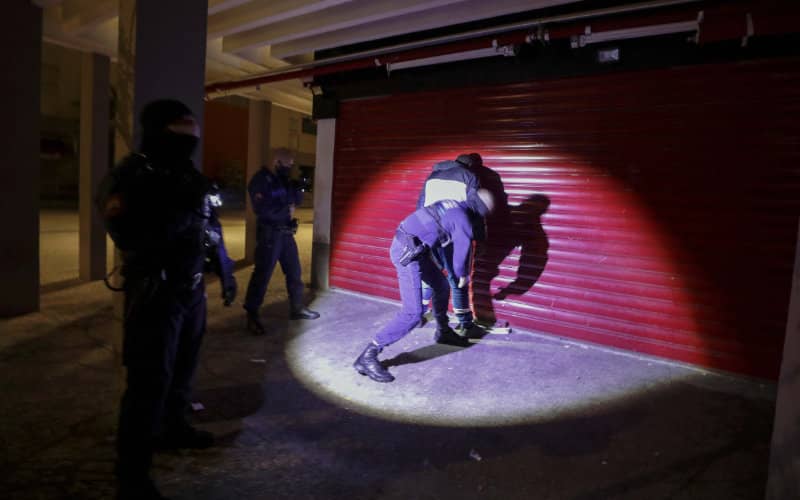 Human Rights Watch: France's Anti-Terror Measures Violate Rights, Alienate Muslims