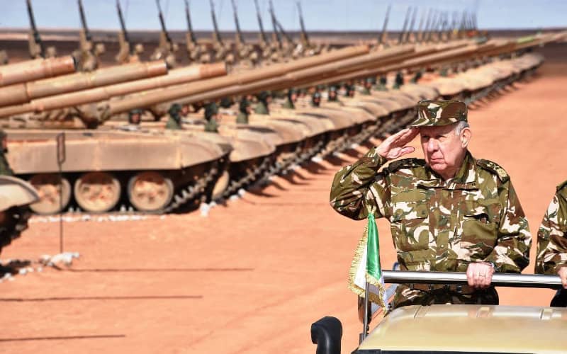 Algerian Army Conducts Major Military Drills Near Moroccan Border in Tindouf