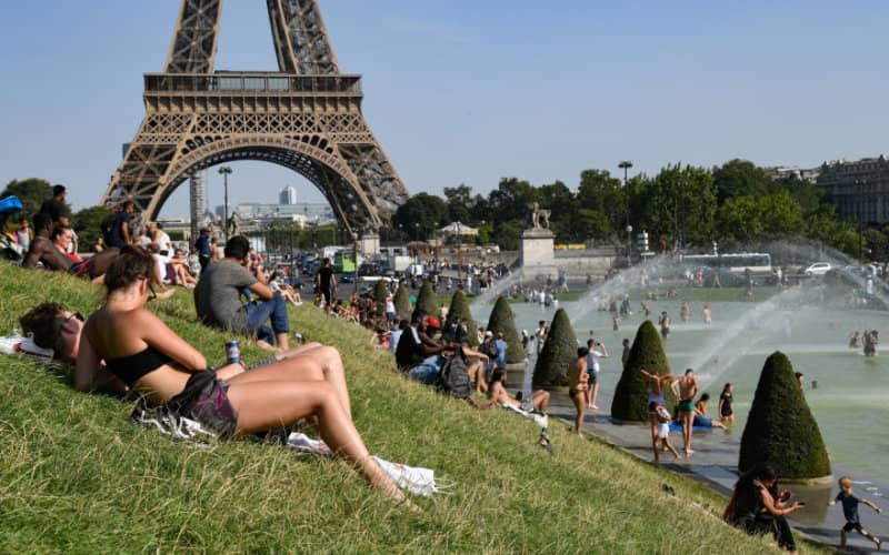 Record-Breaking March Heat Wave Sweeps France as Warm Air Surges from North Africa