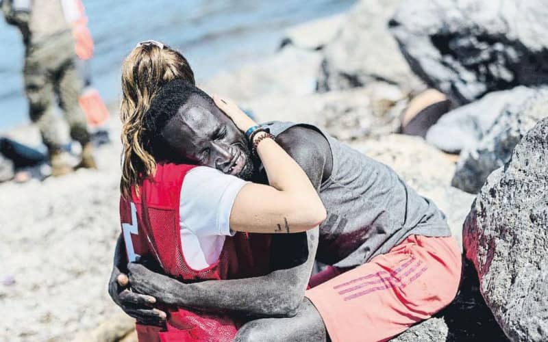Red Cross Volunteer Faces Online Backlash After Comforting Migrant in Ceuta