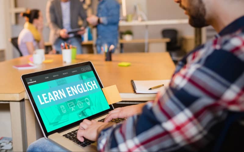 Morocco Launches "English Time" Radio Program to Boost Youth Language Skills