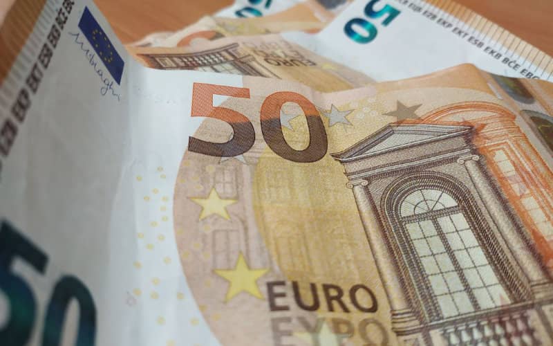 Moroccan Man Arrested in Spain for Using Counterfeit Euros Purchased on Amazon