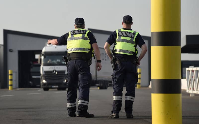 French Customs Seize €176,000 in Cash from Moroccan Truck Driver on A10 Highway