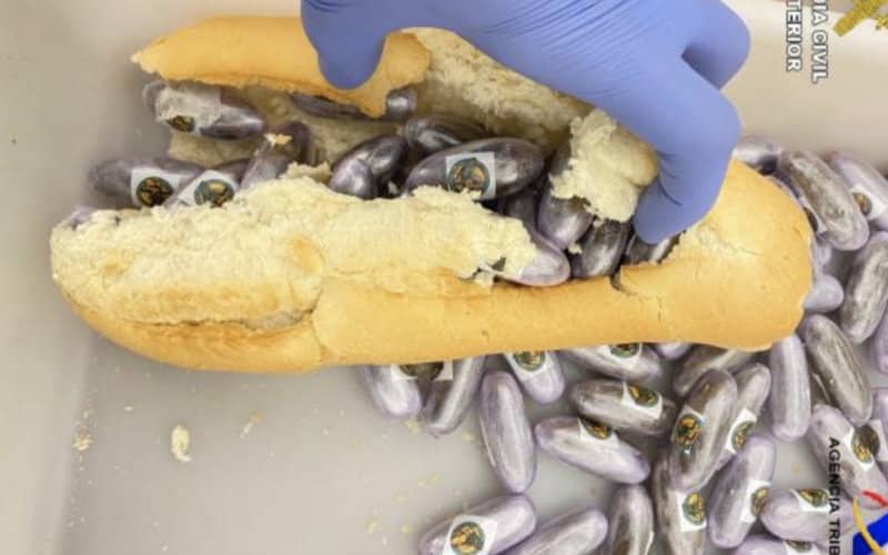 Moroccan Man Arrested in Melilla Smuggling Hashish Hidden in Baguettes