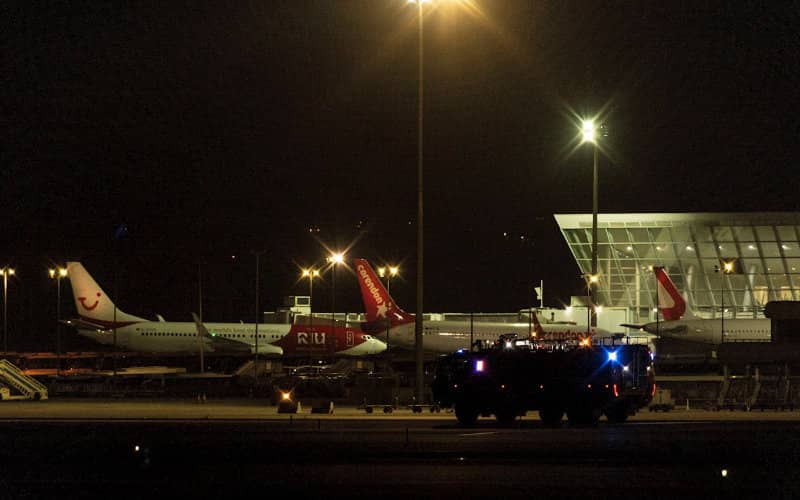 Manhunt Continues for 12 Migrants After Palma Airport Escape in Spain