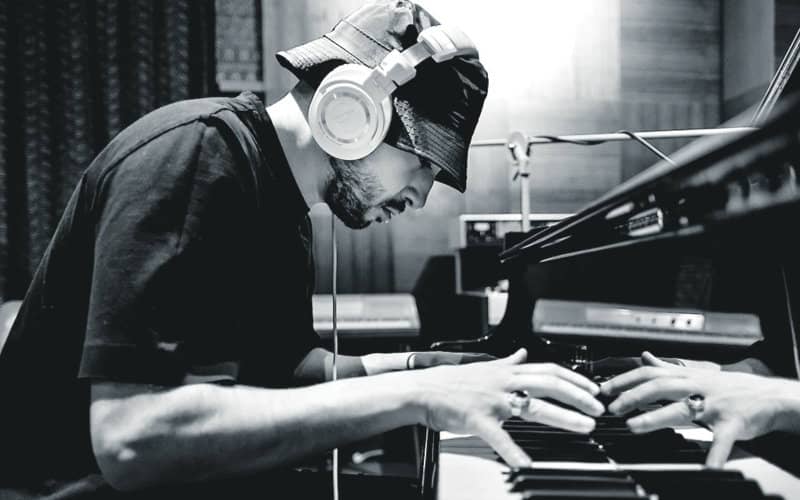 Virtuoso Pianist Sofiane Pamart: From Conservatory to Rap Collaborations