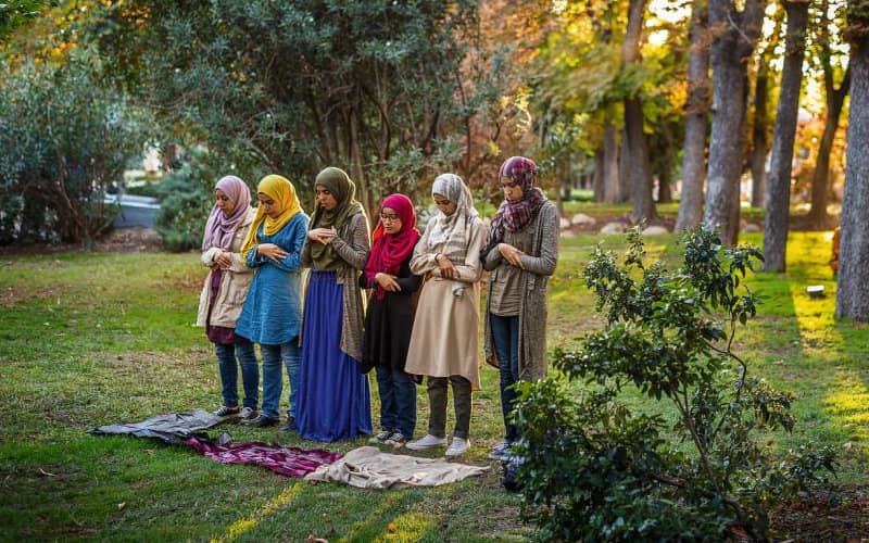 Survey Reveals Ongoing Discrimination Against Muslim Women in Spain