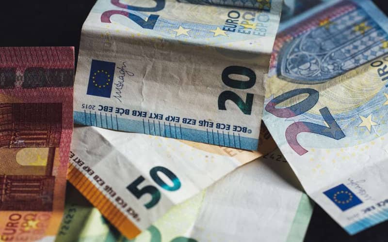 Moroccan Diaspora Remittances Surge 37% to $10 Billion in 2021