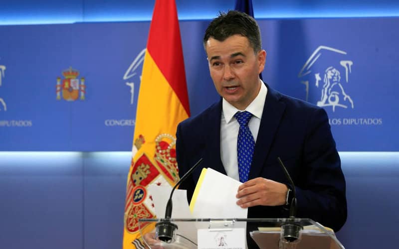 Spanish Socialists Back Sahara Referendum Proposal, Diverging from Government Stance