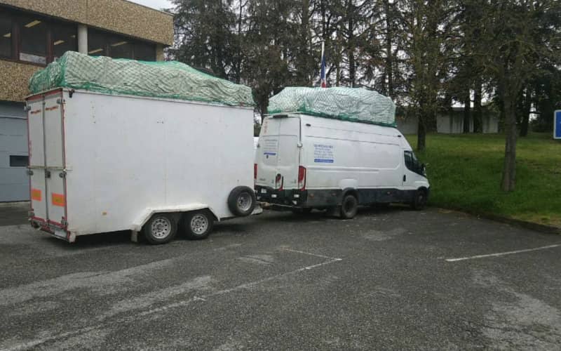 Overloaded Vans: Moroccan Drivers Fined for 7.5-Ton Excess on French Highway
