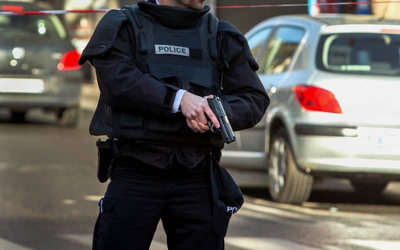 Knife-Wielding Man Shot by Police in Blois City Center, Investigation Underway
