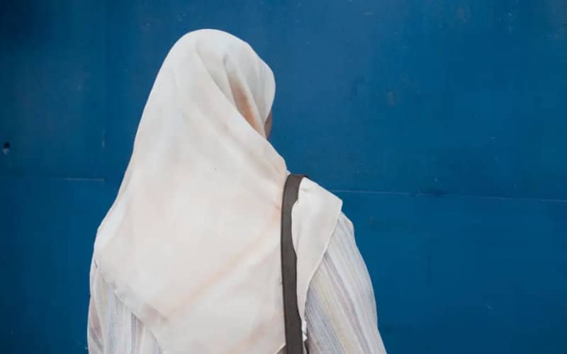 Muslim Woman Denied Entry to French Restaurant Over Headscarf, Sparks Discrimination Complaint