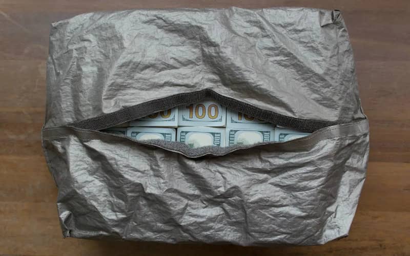 Moroccan Teens Find and Return $40,000 Found Near Supermarket