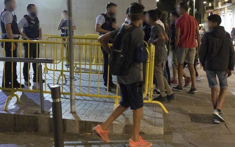 Barcelona Police Arrest 10 Suspects, Including Minors, in String of Armed Robberies