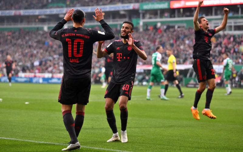 Bayern Munich Edges Bremen 2-1, Mazraoui Assist Keeps Title Hopes Alive