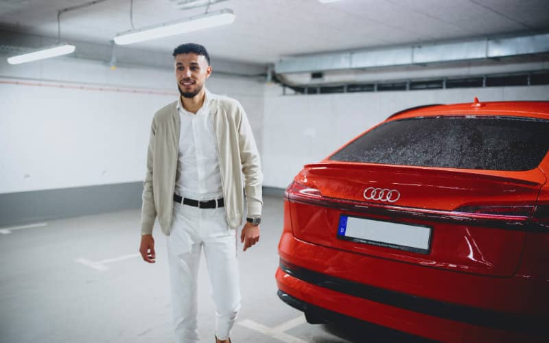 Bayern Munich's New Signing Mazraoui Aims for Champions League Glory