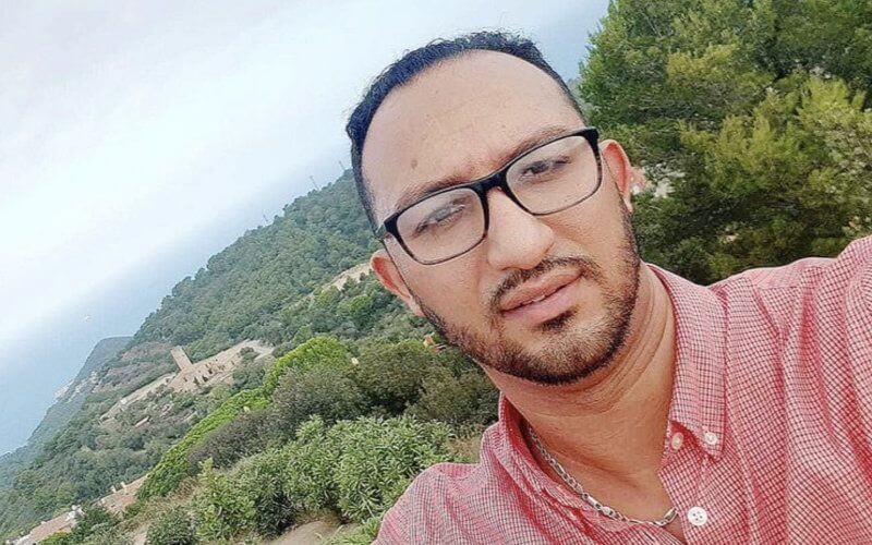 Belgian Supermarket Worker Dies of COVID-19 After Mask Ban, Leaving Two Young Children