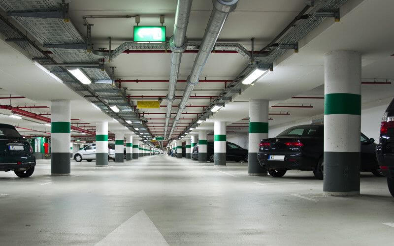 Casablanca Parking Controversy: Driver Charged 100 Dirhams for 43-Minute Stay at Train Station
