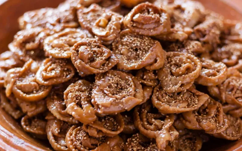 Chebbakia Confiscated in Sebta: Moroccan Traveler Denounces Customs Rules