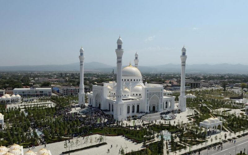 Chechnya Unveils Europe's Largest Mosque in Grand Ceremony