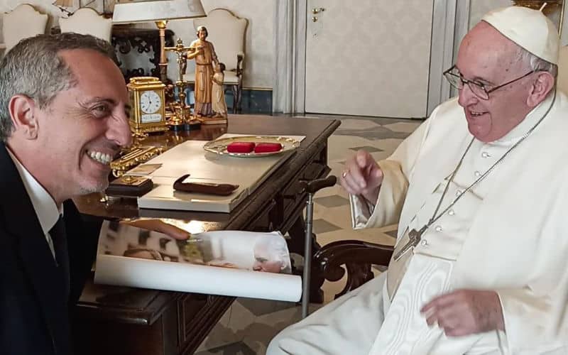Comedian Gad Elmaleh Meets Pope Francis, Discusses Interfaith Film at Vatican