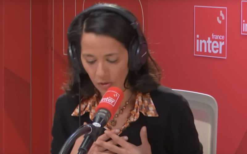 Comedian Sophia Aram Blasts TV Host Cyril Hanouna Over Personal Attack on Her Family