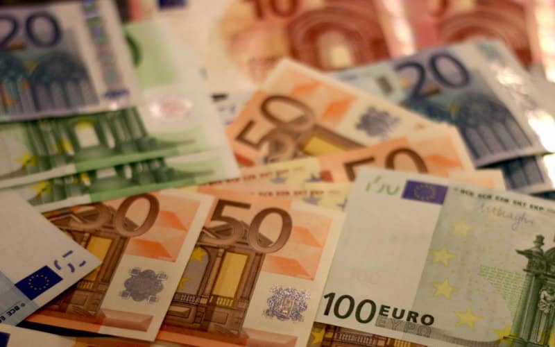 EU Considers Stricter Rules on Money Transfers from Moroccan Expats