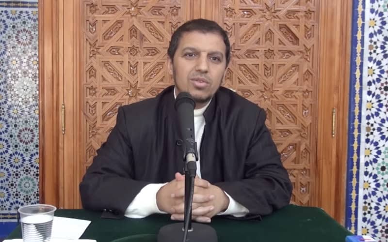 Controversial Imam Evades Authorities After French Court Approves Expulsion