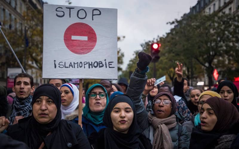 Controversial Muslim Rights Group Dissolves Amid Government Pressure