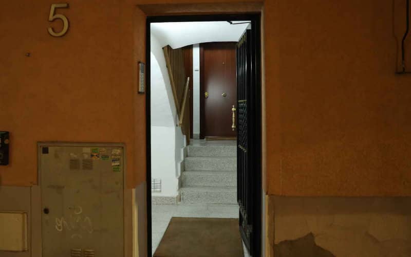 Domestic Violence Tragedy in Madrid: Man Kills Wife, Self, Orphaning 4 Children