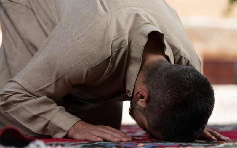 Dutch City Adopts App-Based Call to Prayer for New Mosque, Balancing Religious and Community Needs