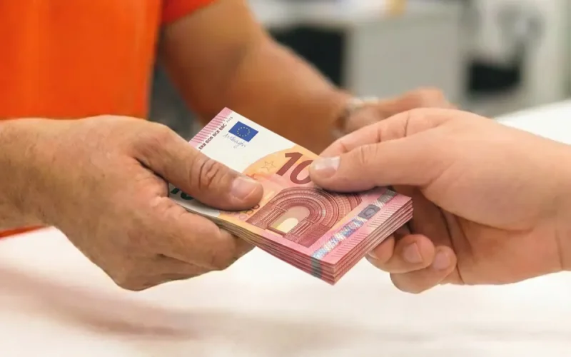 Europe Blocks Moroccan Remittances: New Banking Rules Impact