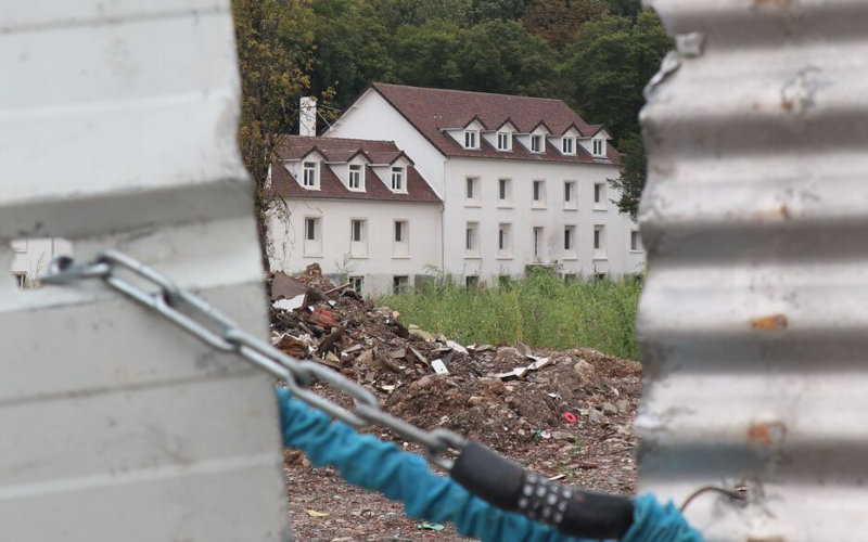 Family on Trial for Exploiting Moroccan Workers at French Château
