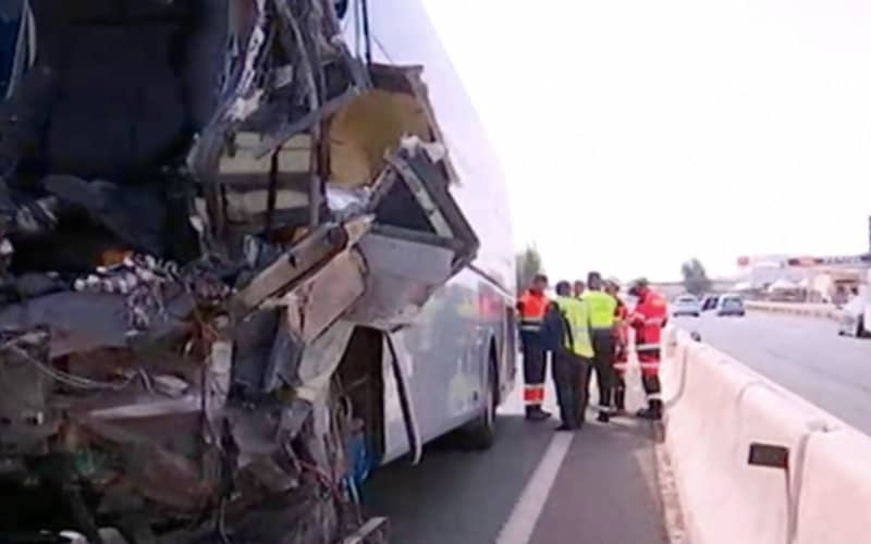Fatal Crash on Spanish Highway Involving Moroccan Travelers Leaves 1 Dead, 40 Injured