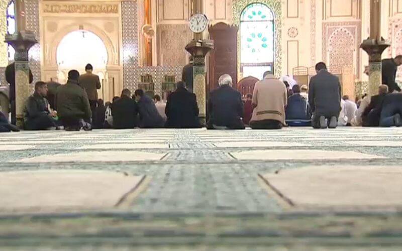 French Mosque Offers Online Tarawih Prayers During Ramadan Lockdown