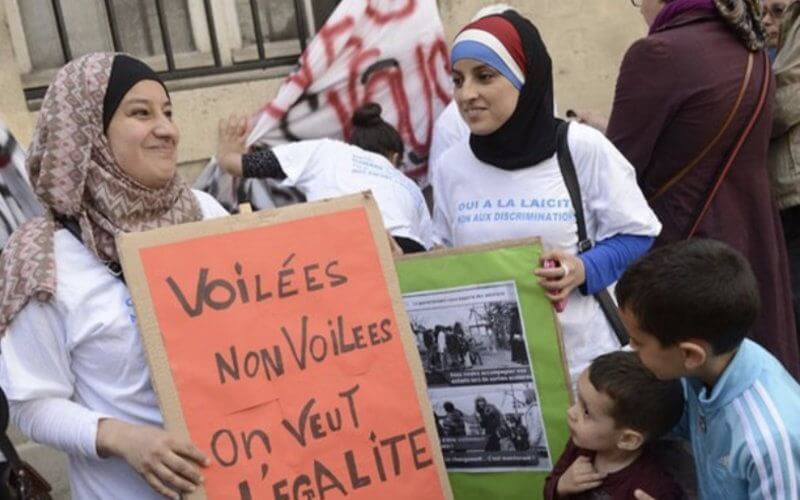 French Senate Passes Bill Banning Religious Symbols on School Trips