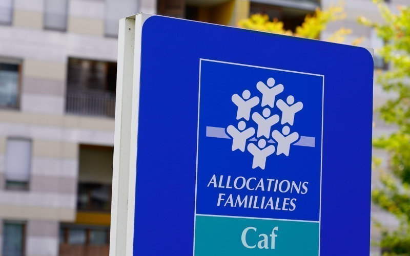 French Senate Proposes Bill to Limit Foreigners' Access to Social Benefits
