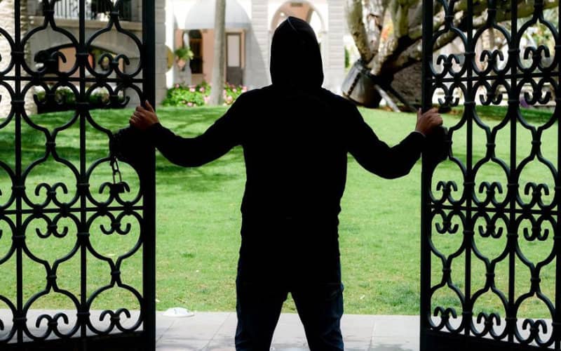 Gay Moroccan Man Granted Asylum in Canary Islands, Fleeing Family Pressure and Legal Risks