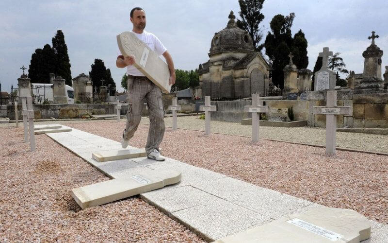 Gennevilliers Expands Muslim Cemetery Section Amid COVID-19 Deaths