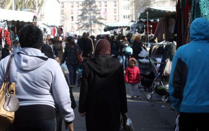 Growing Islamic Identity Challenges Integration in French Neighborhoods, Resident Reports