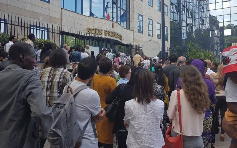 Hauts-de-Seine Prefecture Imposes Citizenship Quiz on Undocumented Immigrants Seeking Residency