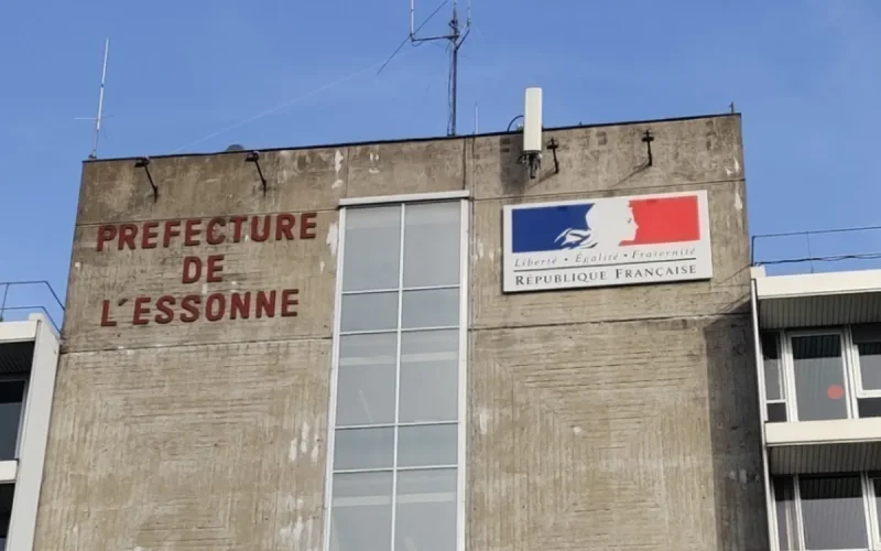 He had been waiting three years for an appointment: the courts force the Essonne prefecture to act
