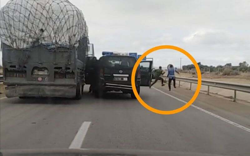 High-Speed Chase on Moroccan Highway as Truck Flees Customs Checkpoint
