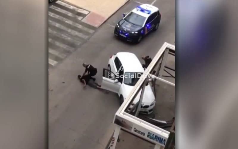 High-Speed Chase in Spain Leads to Arrest of Drug Traffickers with 13 Kilos of Marijuana