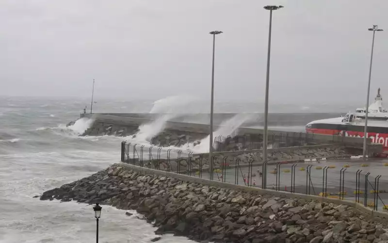 High Winds Subside: Algeciras-Morocco Ferry Routes Reopen, Tarifa Port Remains Closed
