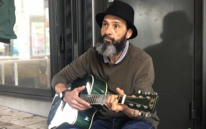 Homeless Moroccan Musician in Bordeaux Struggles to Survive Through Street Performances