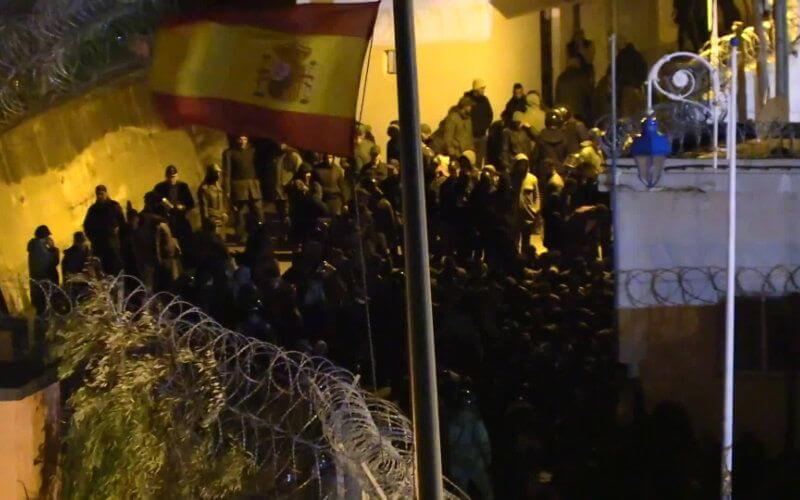 Hundreds of Migrants Attempt Border Crossing into Spanish Enclave Ceuta, Clashes with Moroccan Forces