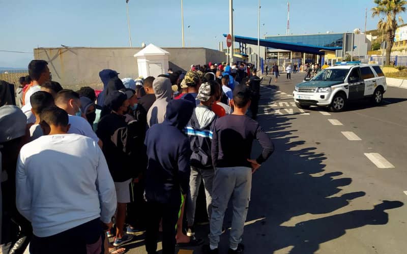 Hundreds of Moroccan Migrants Rush Ceuta Asylum Office, Causing Chaos